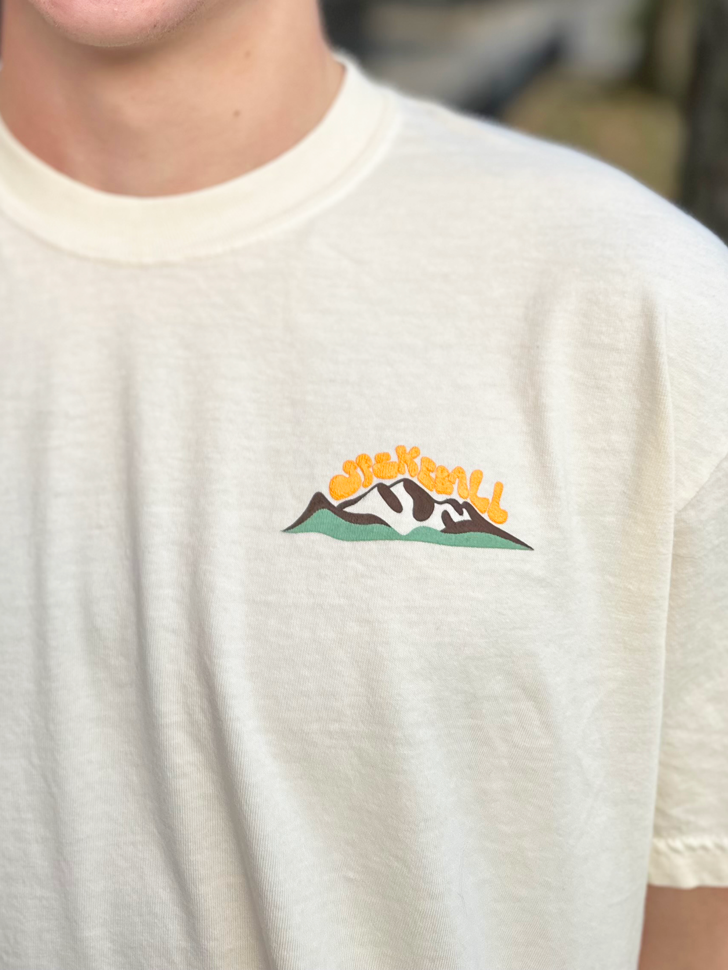 spikeball-mountain-tee-elfenbein image 3