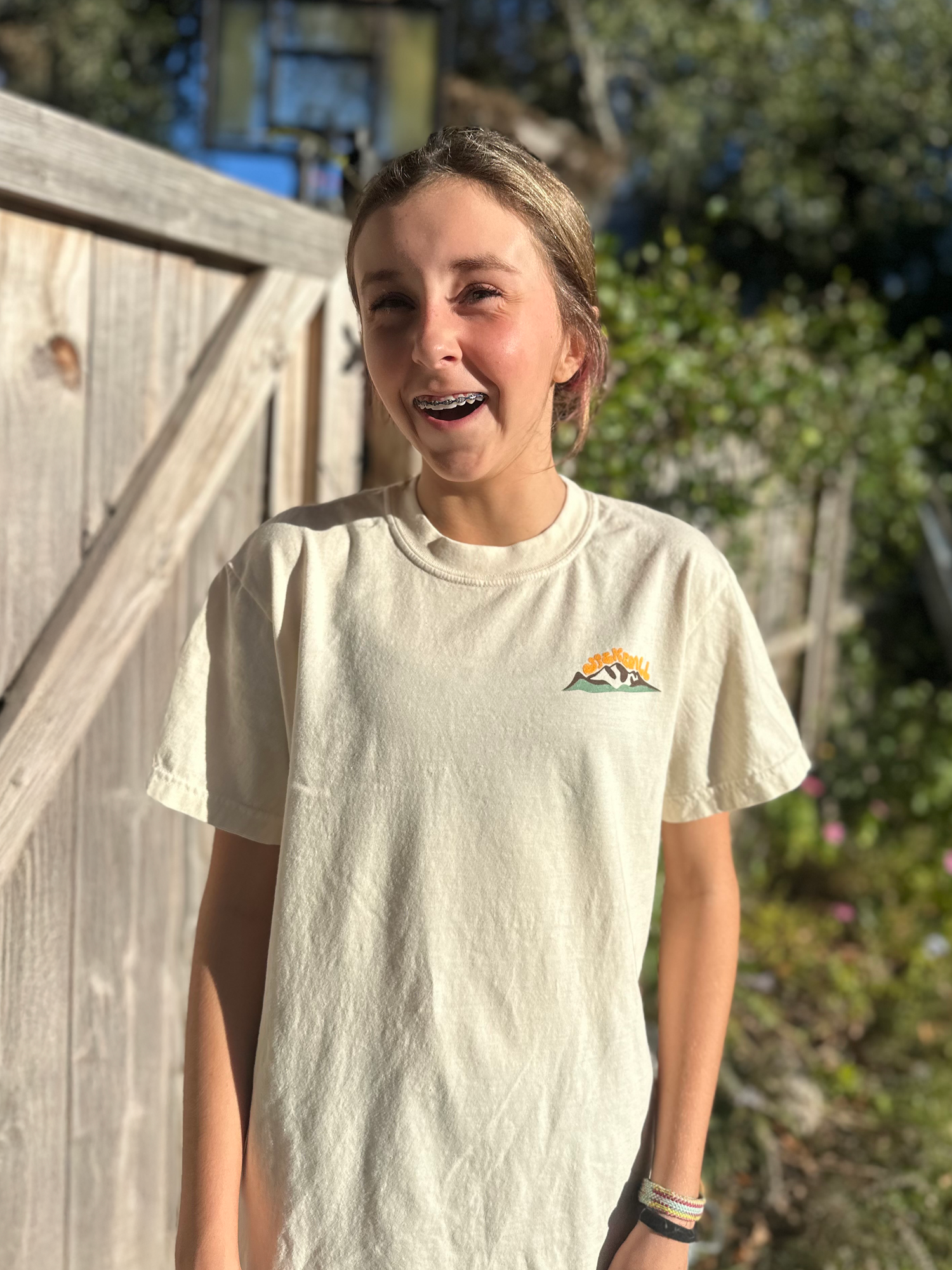 spikeball-mountain-tee-elfenbein image 4